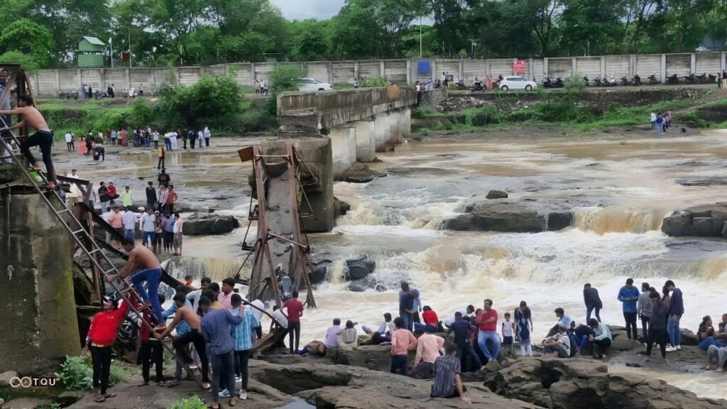 Pune Bridge Collapse: 2 Dead, 38 Rescued as CM Shinde Orders Structural Audit of All Bridges